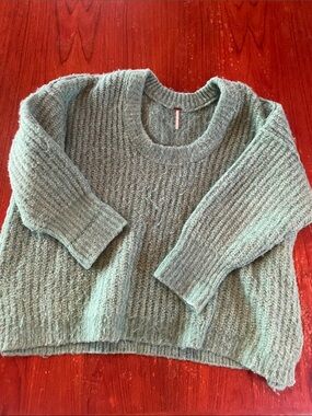 Cozy Ribbed Crewneck Sweater - Sage Green